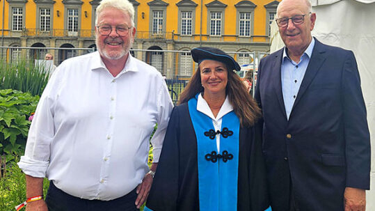 Stefan Hagen, Vorstand Dr. Reinhold Hagen Stiftung Prof. Dr. Annette Scheersoi, Professorin Fachdidaktik Biologie, Prorektorin für Nachhaltigkeit Michael Kranz, Vorstandsvorsitzender Universitätsgesellschaft Bonn e.V.