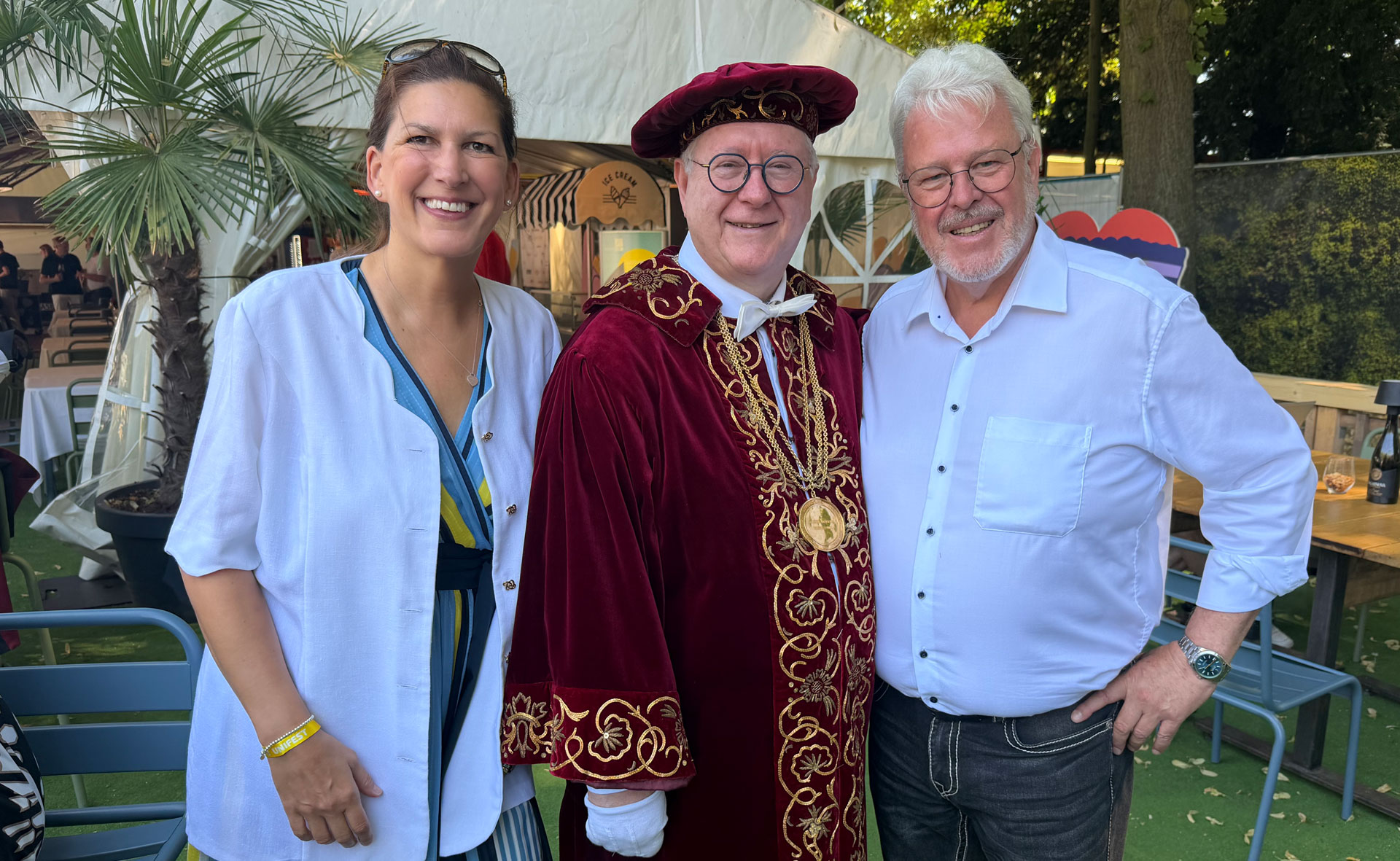 Nina Probst, Öffentlichkeitsarbeit der Dr. Reinhold Hagen Stiftung, Prof. Dr. Dr. h.c. Michael Hoch, Rektor der Universität Bonn und Stefan Hagen